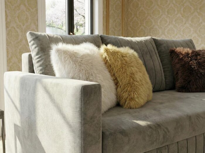Zbliżenie kadr na podłokietnik szara sofa rozkładana 224 cm Watson